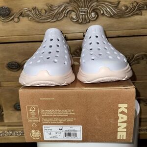 KANE- Revive - White / Cream -
Men’s Active Recovery Shoe